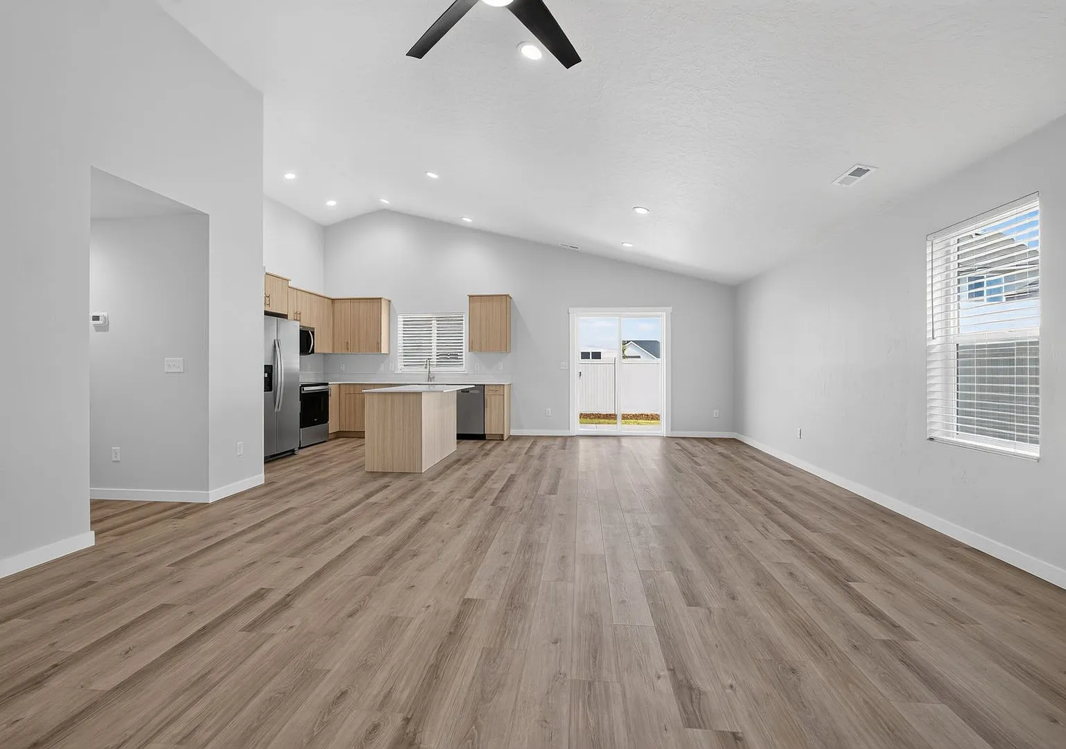 Brand New 4bd/2ba Single Level Nampa Home w/3-Car Garage — Photo 2
