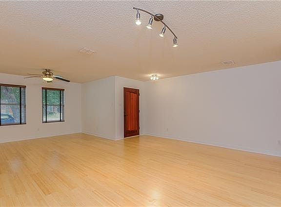 3rd image of 2520 Pecan Dr