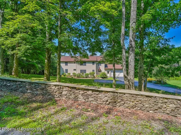 2181 Becks Crossing Rd, Madison Township, PA 18444