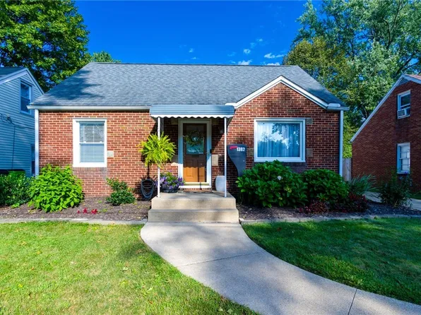 1382 Elmwood Ave SW, North Canton, OH 44720
