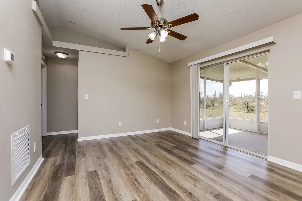 3 bed, 2.0 bath, 1080 sqft, $2,030 — Photo 3