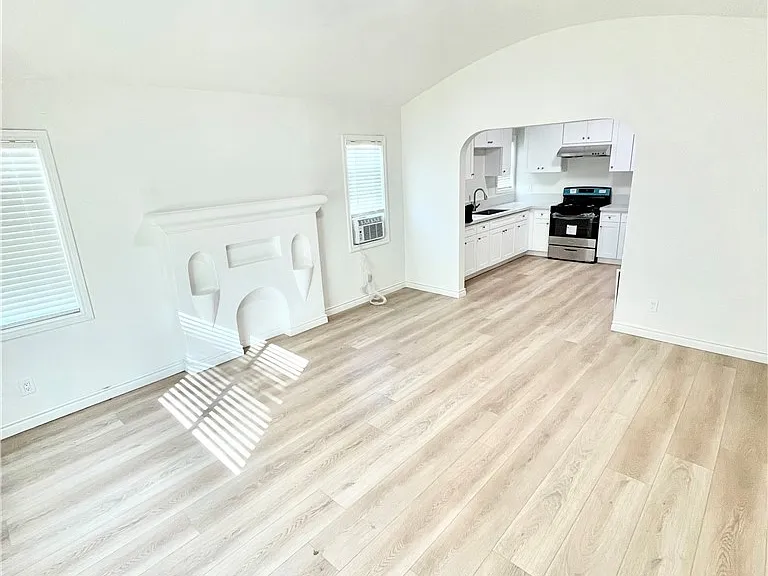 1504 S Garfield Ave — Photo 3
