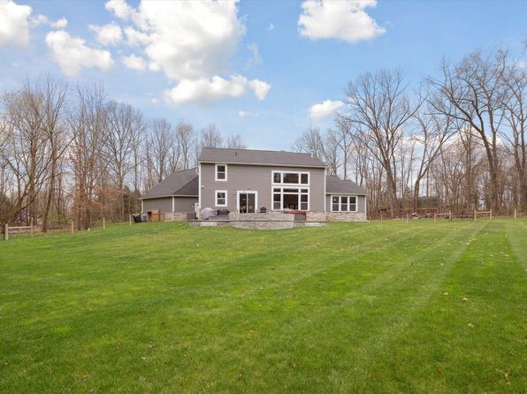 3257 Hunter Rd, Brighton, MI 48114
