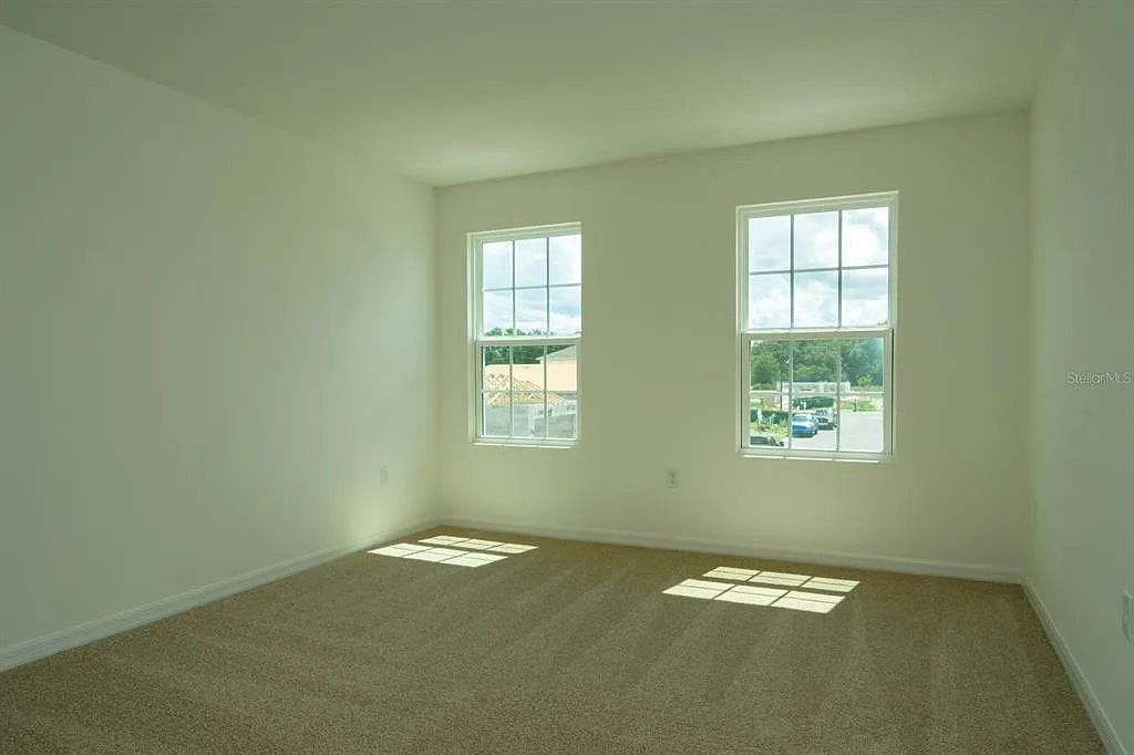 5 bed, 2.5 bath, 2287 sqft, $2,400 — Photo 2