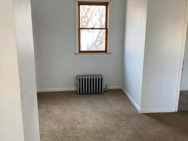 220 S Valley Ave — Photo 5