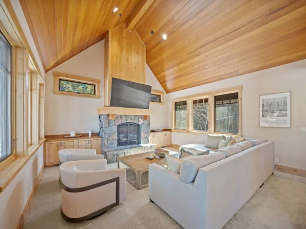 9353 Heartwood Dr, Truckee, CA 96161