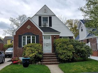 6722 166th St, Flushing, NY 11365