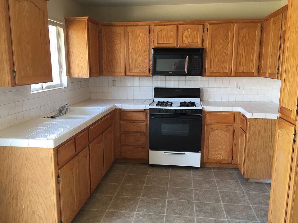 2nd image of 842 W Springville Ave