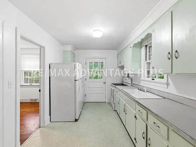 1004 Fourth Avenue Ext — Photo 13