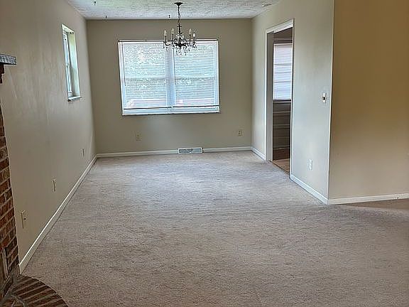 3rd image of 90 Veldt Ln