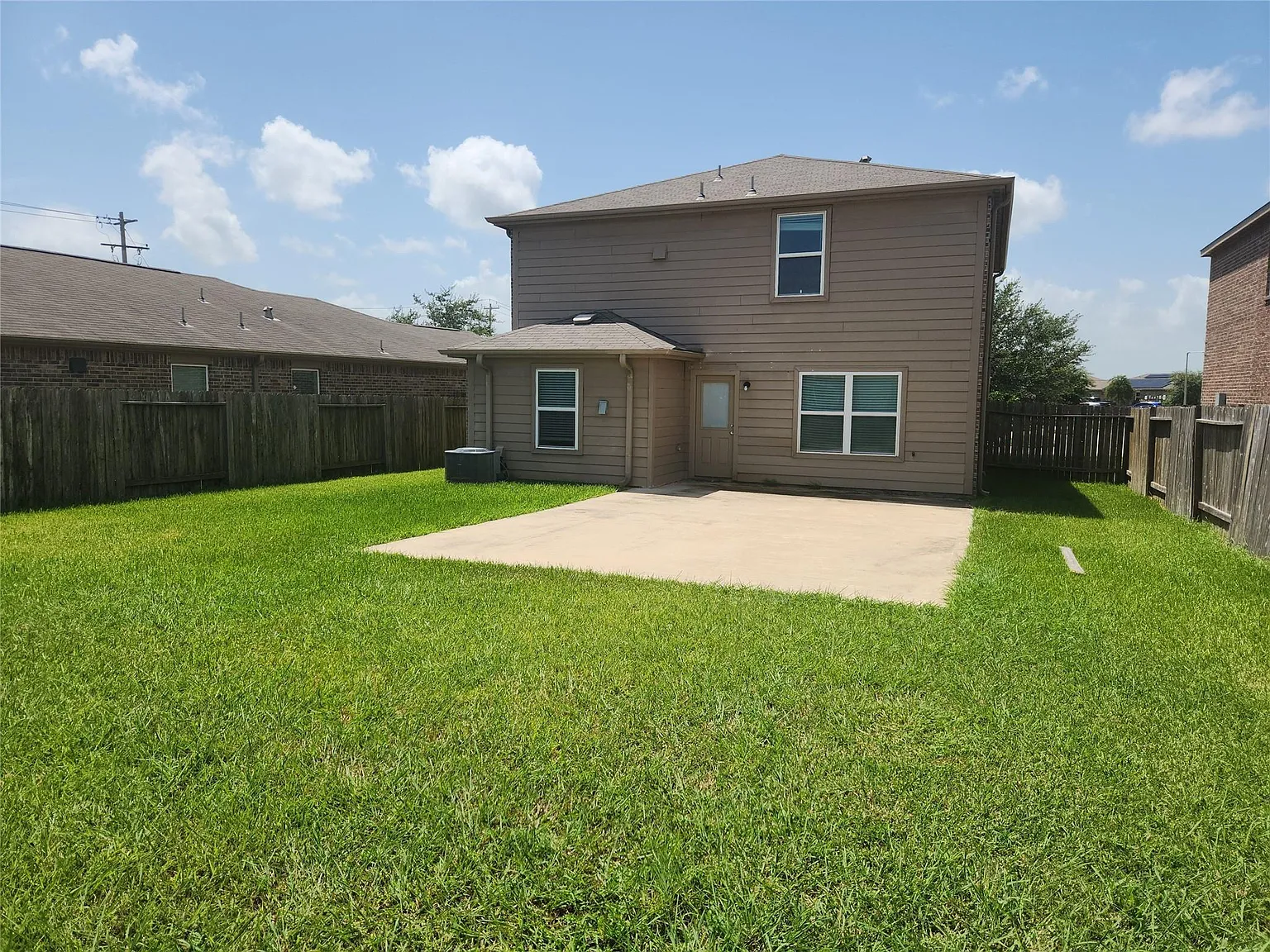 3 bed, 2.5 bath, 1664 sqft, $2,000 — Photo 3