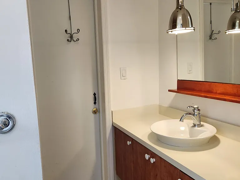 2310 Dewey St — Photo 6