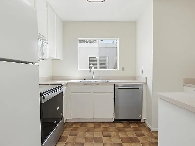 512 Sandalwood Pl — Photo 18