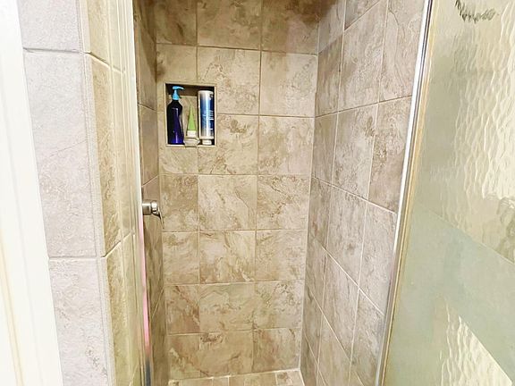 5th image of 4004 Montrose Blvd APT 17