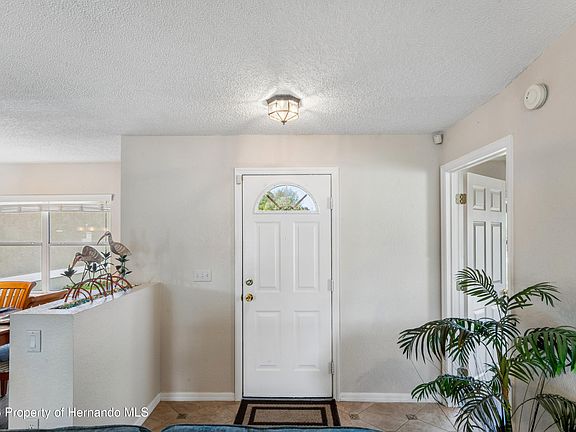 5th image of 5122 Quintilis St
