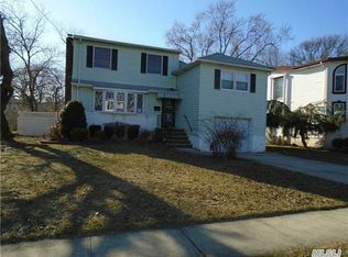 35 Margaret Dr, Roosevelt, NY 11575