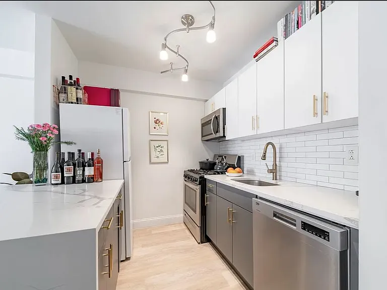 170 W 23rd St #5Y — Photo 3