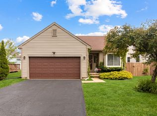1862 Grosse Pointe Cir, Hanover Park, IL 60133