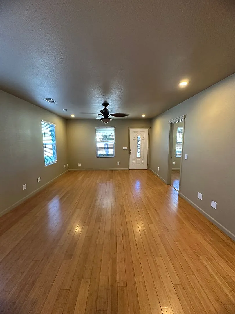 Spacious 2 Bed 1 Bath Downtown With Off Street Parking — Photo 1