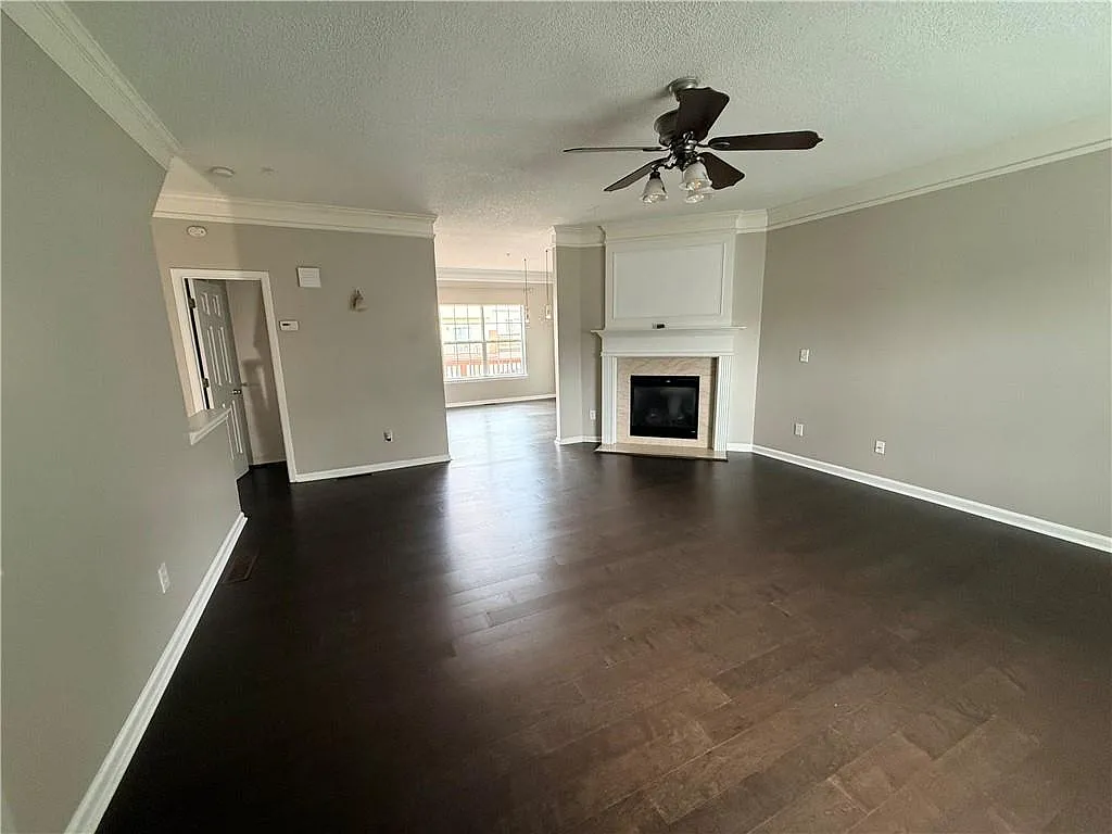 4 bed, 2.5 bath, 1870 sqft, $2,200 — Photo 3