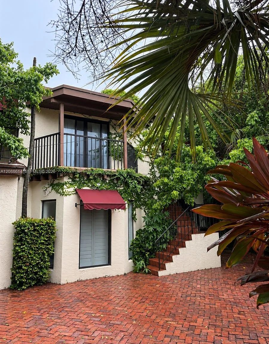 Salidor Court — Photo 4