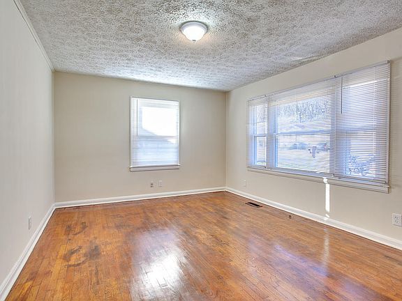 3rd image of 2226 Chester St