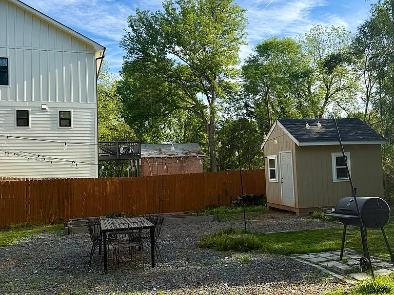 2039 Camp Greene St — Photo 2