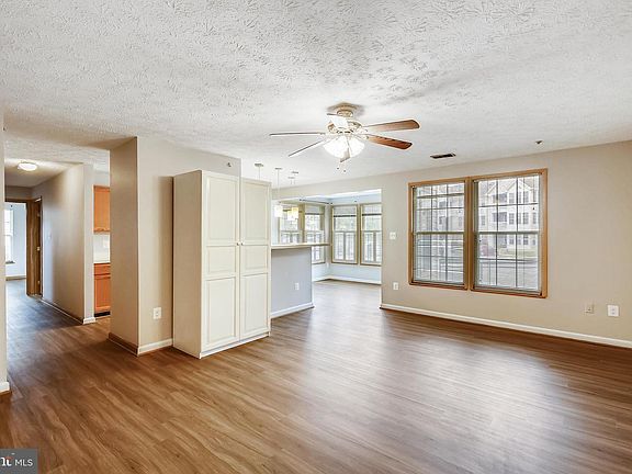 3rd image of 903 Blue Leaf Ct #6-1D