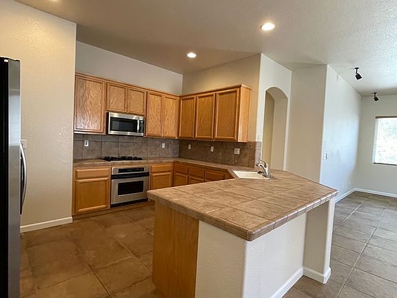 3rd image of 679 Alcantar Cir