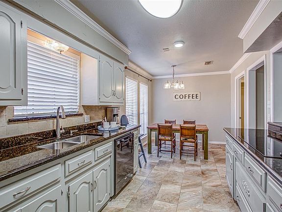 5th image of 332 Shepards Hill Dr