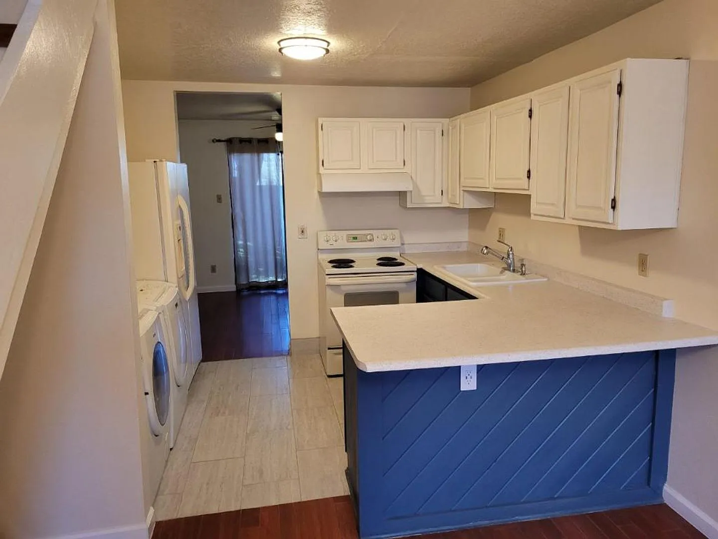 Unm/Cnm 2bd 1ba Townhouse In Nob Hill — Photo 4