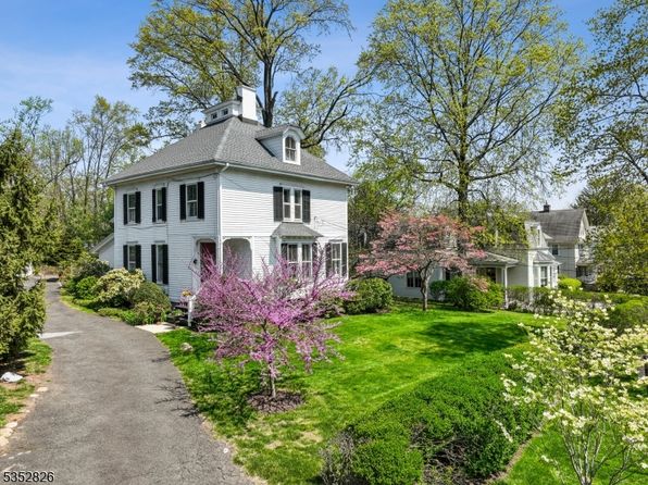 57 Linden St, Millburn Twp., NJ 07041