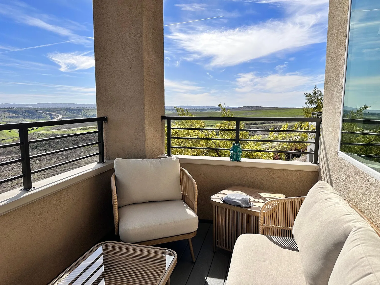 3 bed, 2200 sqft, $6,000 — Photo 3