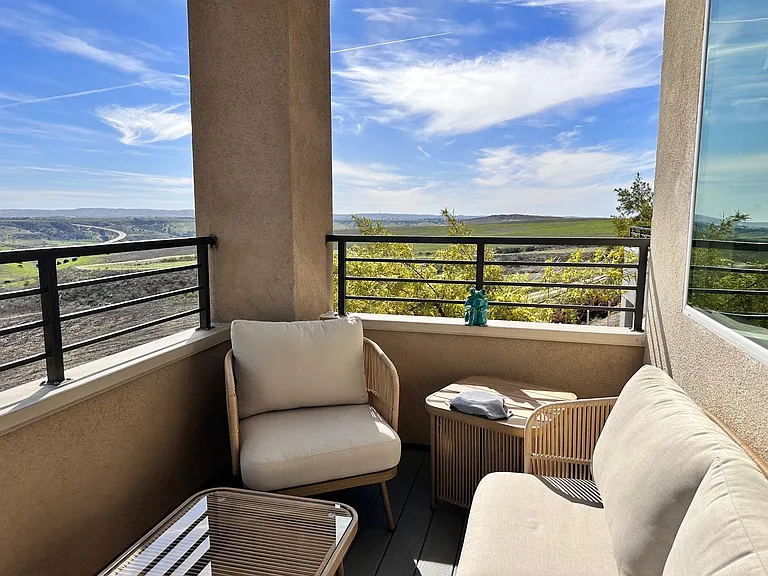 Balcony overseeing south canyon