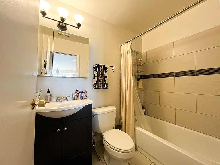 1439 N. Milwaukee Ave — Photo 10