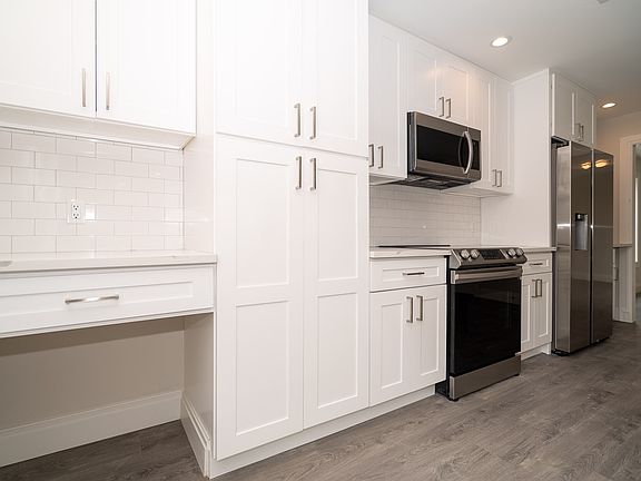 2nd image of 1209 26th St #12