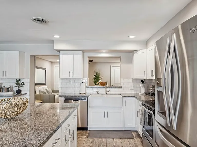 7635 E Minnezona Ave — Photo 5
