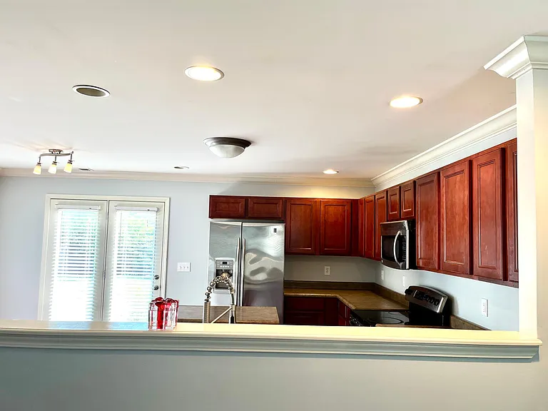 996 Applecross Dr — Photo 2