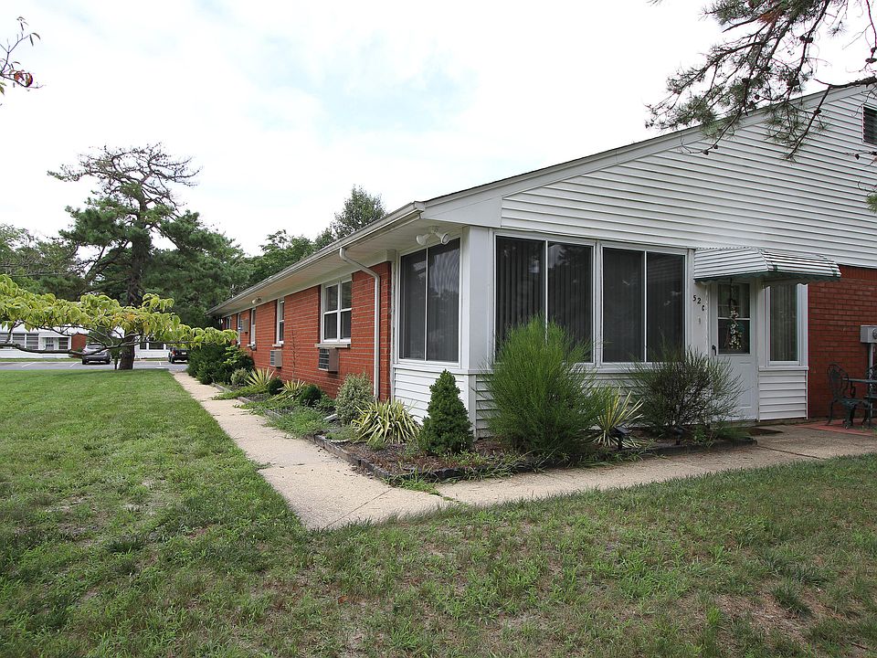 1st image of 52 St John Place #C