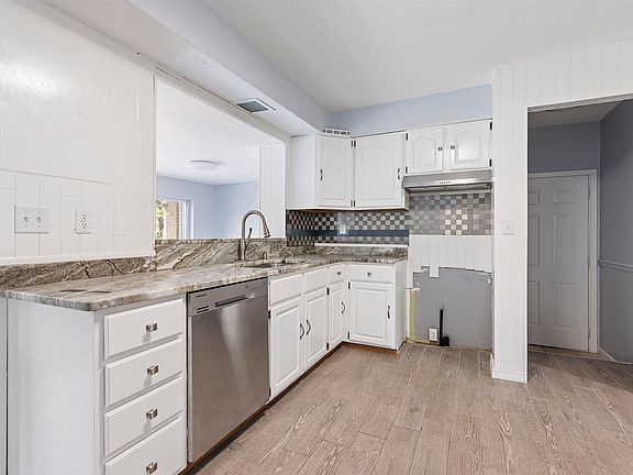 5th image of 6016 Charles St
