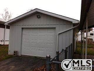 2nd image of 6181 Lake Dr