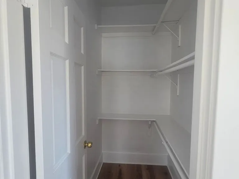 324 E Esther St — Photo 7