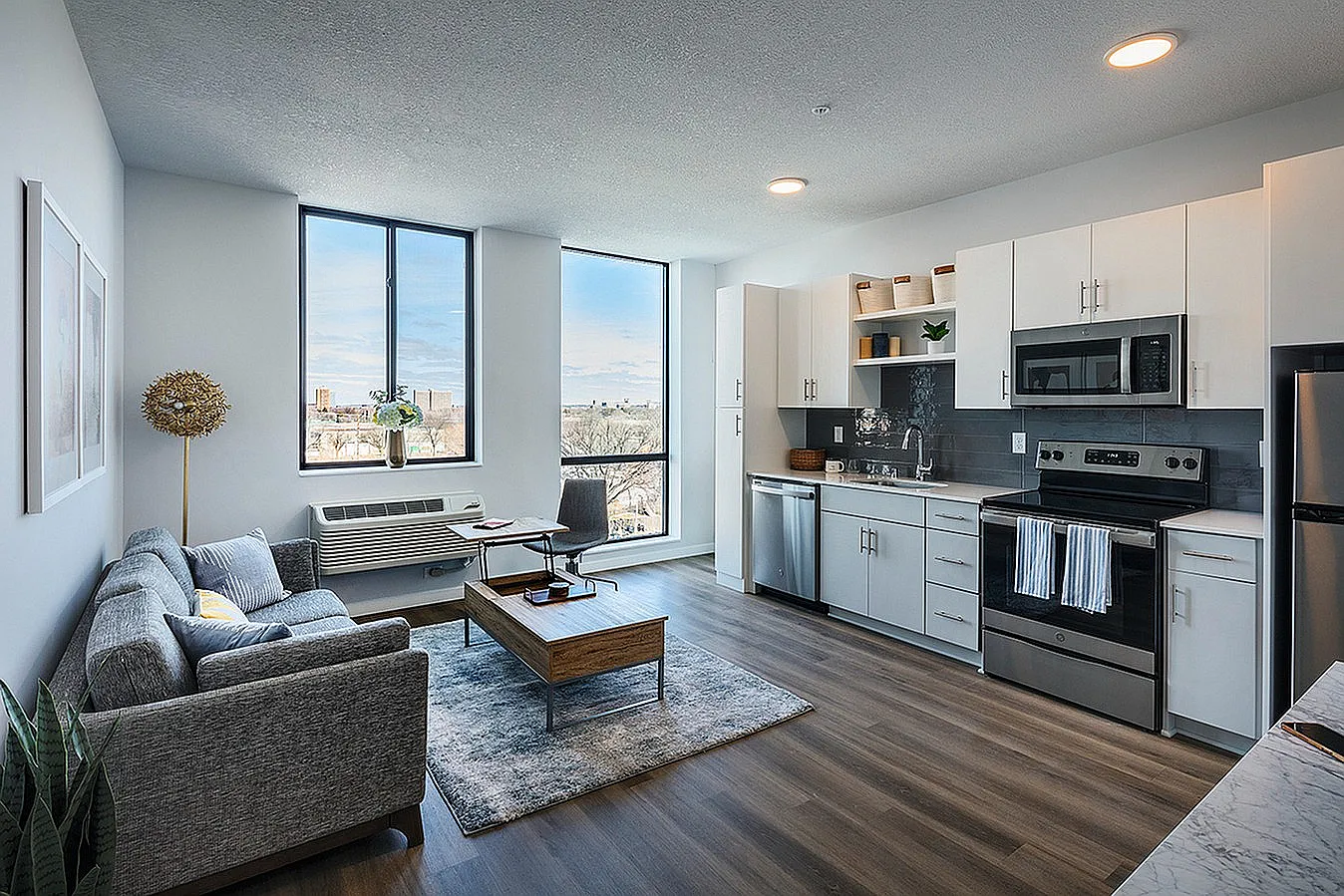 Everlake Apartments — Photo 1