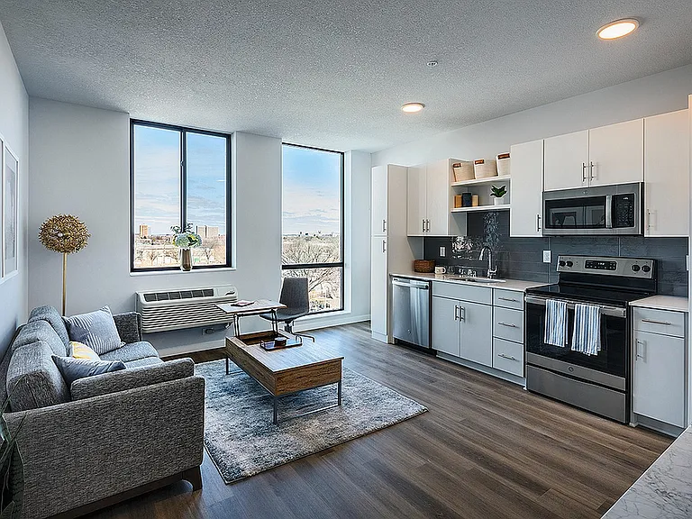 Everlake Apartments — Photo 1