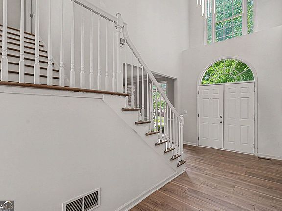 4th image of 3927 Broadleaf Walk