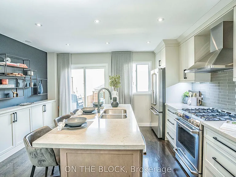 49 Leslie St — Photo 13