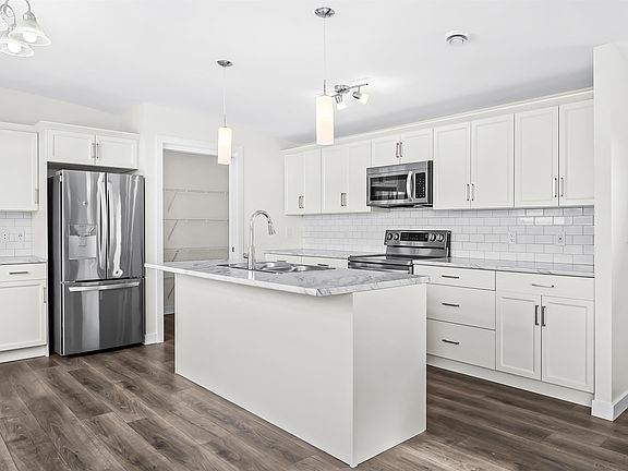 4th image of 80 Conway Dr