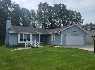 N76W15355 Countryside Dr, Menomonee Falls, WI 53051