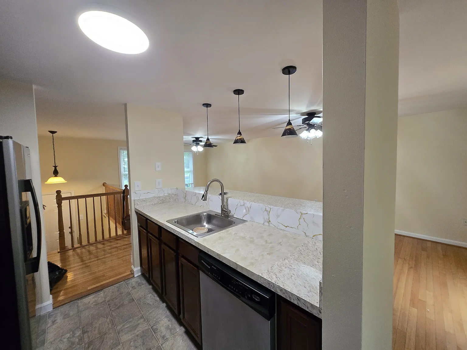 4 bed, 1300 sqft, $2,630 — Photo 3