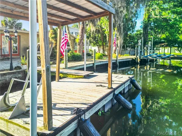 556 NW 9th Ave, Crystal River, FL 34428